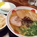 唐そば - ラーメン、茹でもやしの小鉢、オニギリ