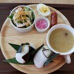 Cafe THUDOI - おにぎりプレート(480円)です。