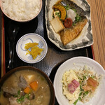 武屋食堂 - 【鯖の梅照り煮と小豚汁定食】¥980税込