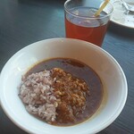 Skew - メインを食べた後は、またブッフェへ～(笑)
カレーは欧風だったよーな？
平日ランチ、制限２時間めいいっぱい滞在させていただきました(^o^ゞ