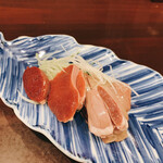 鳥田中 - 七谷地鶏湯引き（レバー、ハツ、砂肝、脾臓）