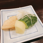 鳥田中 - 自家製漬物盛り合わせ