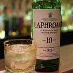 まずはラフロイグ、ハーフロックで飲みました