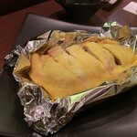 当ビル1階の店で友人が手土産に買ったとん平焼きです