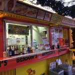 BENSON'S - 蒸し暑い中ウロウロしてて見つけたハンバーガーの屋台ぽい店。
            
            
            
            