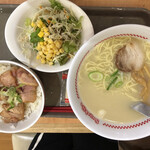 SUGAKIYA Yokkaichi Kita Ion Moru Ten - 拉麵＋直火燒鹽味豬肋排飯（沙拉）套餐
                      350日圓