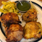 やっぱりインディア - 【チキンティッカ　4pc】690円　赤と白2こずつ