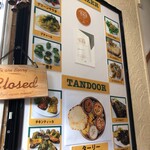 やっぱりインディア - 階段の入口にちょこっとメニューが出てた