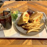 egg baby cafe -  エッグベイビーサンド with フレンチフライ（900円）＋アイスコーヒー（200円）