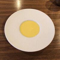 笠井 - 目玉焼きのようなとうもろこしスープ