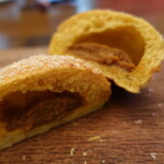 むぎまる - 焼きカレーパン(150円)の断面