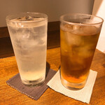 創作麺工房 鳴龍 - 生レモンサワー400円とウーロンハイ400円