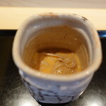 にい留 - 雲丹そば：余市の塩水うにとばふん雲丹のミックス、塩水うにもフランスの天然塩で当て直してから使う