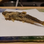 にい留 - あゆ：肝の苦味も身の甘味も殺さない揚げ