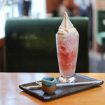 甘味喫茶 おかげ庵 - ドリンク写真:飲むかき氷 ごくしゃり さくらんぼ☆