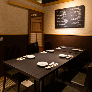 We have 3 private rooms that can accommodate more than 2 people. OK for up to 20 people!