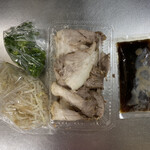 ラーメン専門店 大輝 - 焼き豚1パック 1,100円 (刻み葱、もやし、ﾁｬｰｼｭｰ、付)