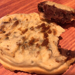 十勝あんこのサザエ - 薄皮鯛焼き粒あん（断面）