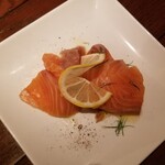 nakameguro 燻製 apartment - スモークサーモンのカルパッチョ