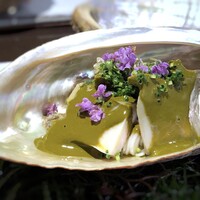 日本料理 TOBIUME - ＊アワビは蒸しがお上手ですので柔らかく、噛むと何ともいえない旨味が。シアワセ 肝ソースも絶品