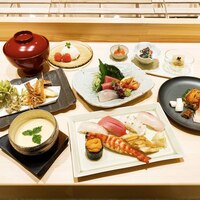にぎりたての美味しさをご堪能できるコース料理。