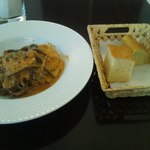 ヴィア トスカネッラ - 手打ちパスタ　トマトクリーム