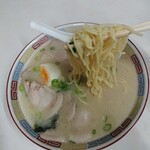 大鵬軒 - 麺のリフトアップ