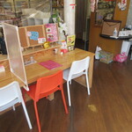 凜’s Cafe - カウンター席とテーブル席が有ります♪