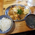 gyouuzasakabashun - 牛ホルモンキムチ焼きソバ定食