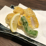 旨いもん TEN - ホタテととうもろこしの天ぷら断面図