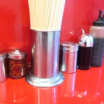 ラーメン二郎 - 卓上調味料