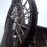 そばの里荘川 心打亭 - 巨大な水車