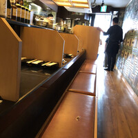 うしごろ 貫 恵比寿本店 - 店の中。しっかり仕切りがあります