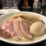 カネキッチン ヌードル - 昆布水に浸かった麺