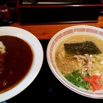 Nikomi Shokudou Marushiba - Ｂセット(カレー半)＋50円で醤油白湯 ¥880