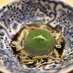 道人 - 抹茶のくず餅を黒蜜で。