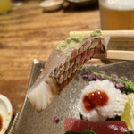 味とく家 - 鯛の焼き霜造り、軽く炙ることで香ばしさと旨みの相乗効果