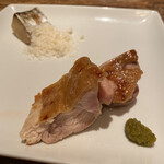 味とく家 - 手前が鶏肉、向こうがさわらの西京焼きですよ