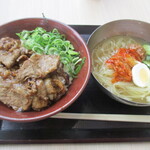 肉のヤマ牛 - プレミアム焼肉丼(中)＋ハーフ冷麺！