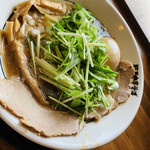 豚骨中華そば がんたれ - なかなか水菜とも合いますWスープ