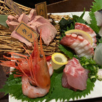 Sendonokiwami Uomotsu - 肉と魚混合の刺盛り