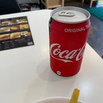 ハンバーガー スケヤ - 飲み物のコーラーが缶でサービスされたのはちょっとビックリ。