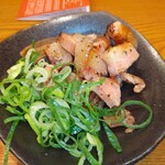 会津屋 - 豚トロ黒胡椒のレモン仕立て