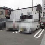 来々軒 - 店舗裏のPは４台分