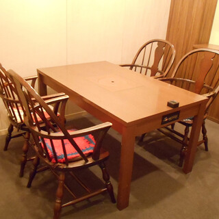 テーブル個室【1番】
                                          個室料はお部屋によって異なりますので、お問合せ下さいませ。