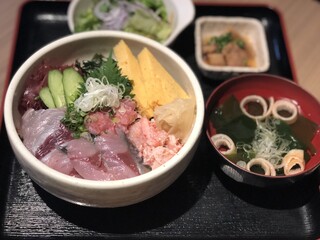 h Saba Gin - たっぷり贅沢海鮮丼¥1000