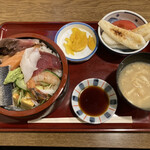 とり将 - 生ちらし定食700円