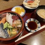 とり将 - 生ちらし定食700円