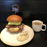 ICON - ペッパーペッパーペッパーペッパーベーコンバーガー¥1950