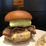 ICON - ペッパーペッパーペッパーペッパーベーコンバーガー¥1950